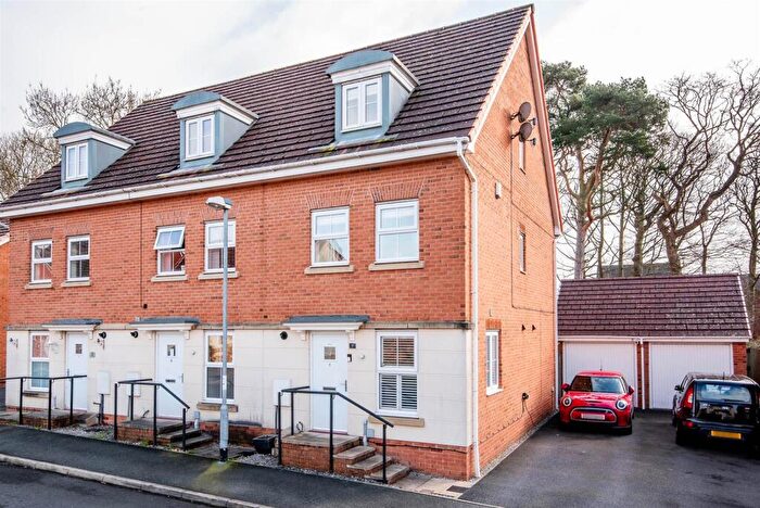 3 Bedroom Town House For Sale In Bracken Ghyll Close, Buckshaw Village, Chorley, PR7