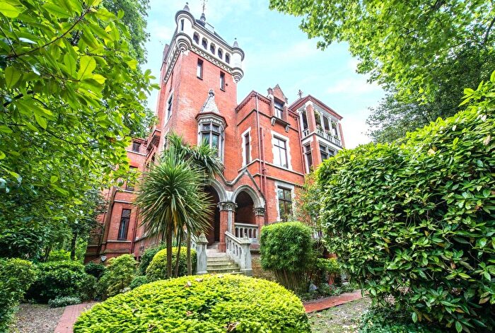 2 Bedroom Maisonette For Sale In Fitzjohns Avenue, Hampstead, London, NW3