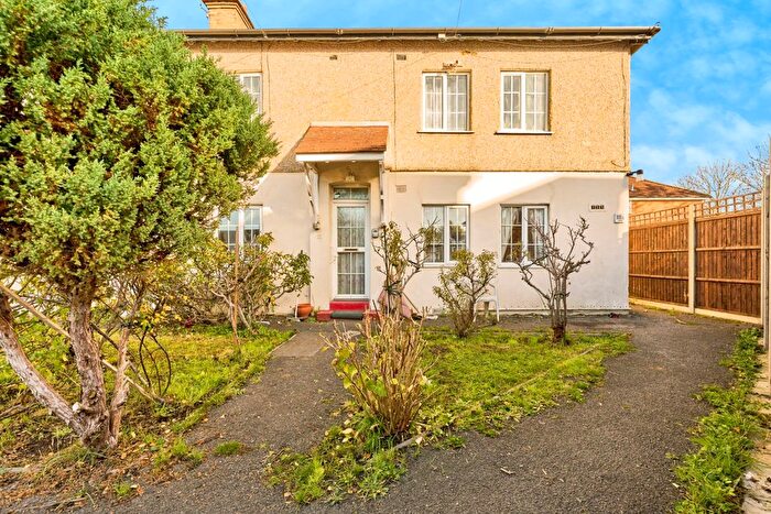 2 Bedroom Maisonette For Sale In Willow Tree Lane, Hayes, UB4