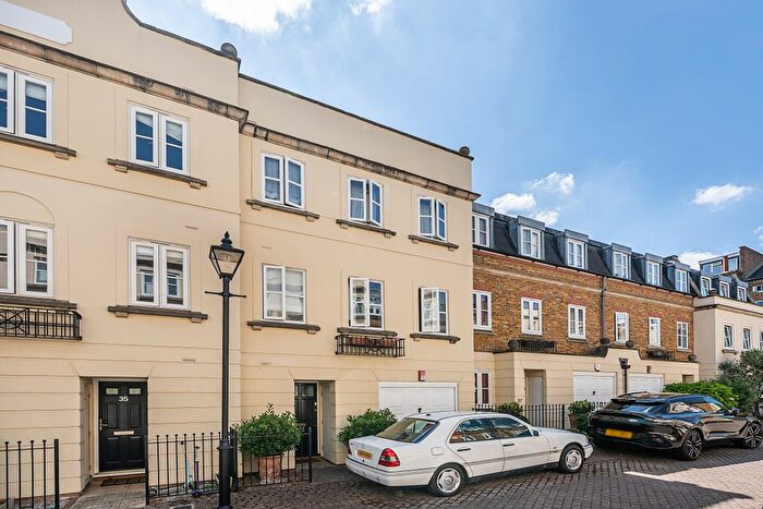 4 Bedroom Mews For Sale In Sycamore Mews, London, SW4