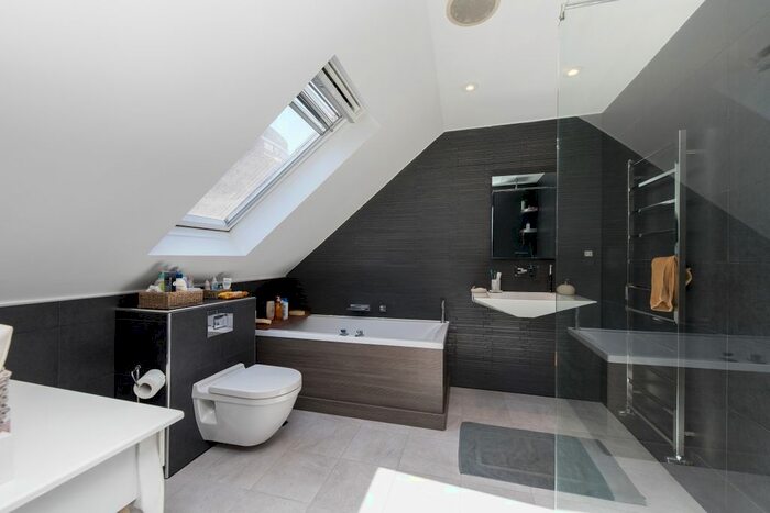 2 Bedroom Flat To Rent In Edgware Road, London, W2