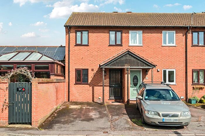 2 Bedroom Semi Detached House For Sale In Pavilion Close, Nottingham, Nottinghamshire, NG2