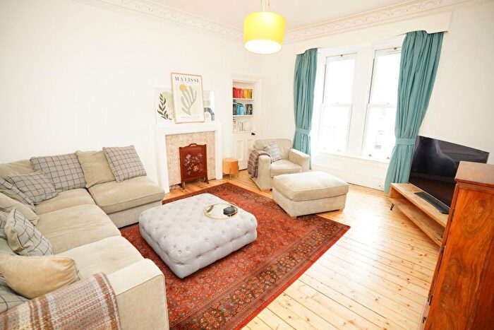 3 Bedroom Flat To Rent In Perth Road, Dundee, DD2