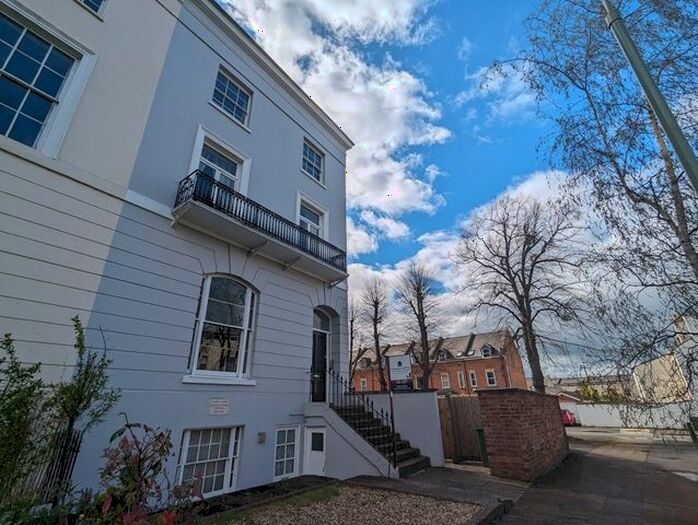 2 Bedroom Flat To Rent In Clarence Square, Cheltenham, GL50