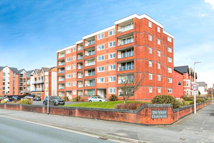 2 Bedroom Flat For Sale In South Promenade, Lytham St. Annes, Lancashire, FY8