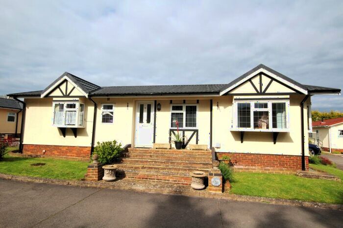 2 Bedroom Mobile Home For Sale In Layters Green Lane, Chalfont St Peter, SL9