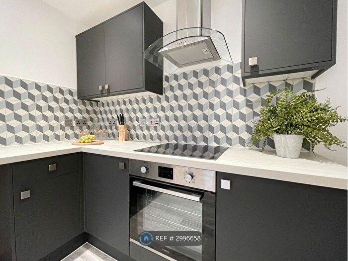 1 Bedroom Flat To Rent In High St, Oldham, OL4