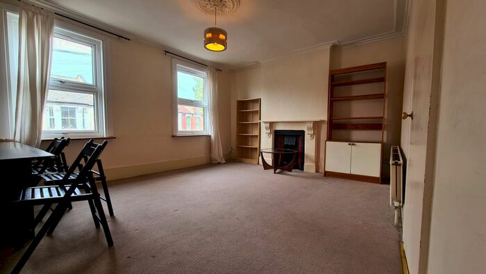 2 Bedroom Flat To Rent In Belton Road, London, NW2