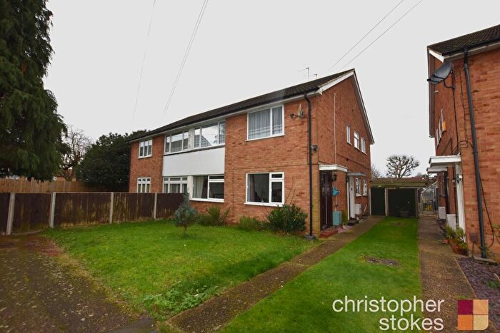 2 Bedroom Ground Maisonette To Rent In Southmead Crescent, Cheshunt, Waltham Cross, Hertfordshire, EN8