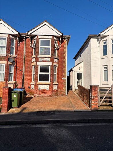 3 Bedroom Semi Detached House To Rent In Weston Grove Road, Southampton, SO19