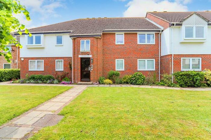 2 Bedroom Flat To Rent In Waterford Road, Highcliffe, Christchurch, Dorset., BH23