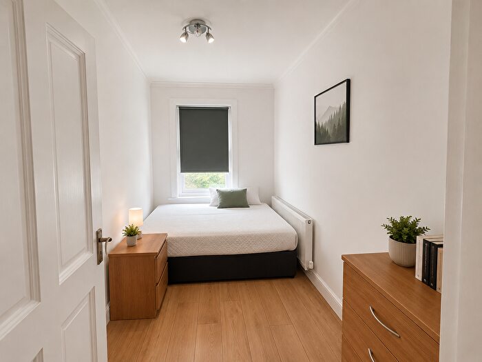 3 Bedroom Maisonette To Rent In Trinity Road, London, N2