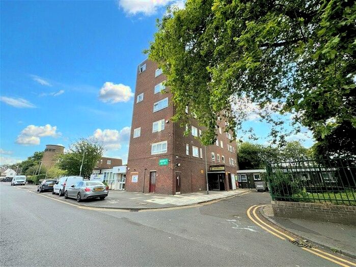 2 Bedroom Flat To Rent In Blake Avenue, Barking, IG11