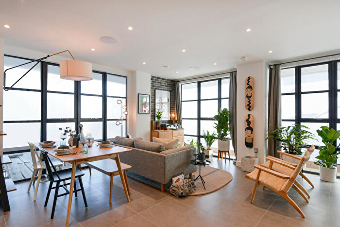 3 Bedroom Apartment For Sale In Bagel Factory, Hackney Wick, E9