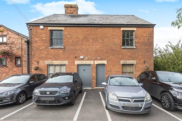 2 Bedroom Flat To Rent In High Street, Waddesdon, HP18