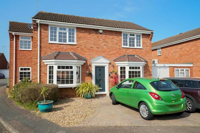 4 Bedroom Detached House For Sale In Eriboll Close, Leighton Buzzard, LU7