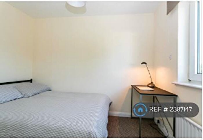 5 Bedroom Semi-Detached House To Rent In Durham Close, Guildford, GU2