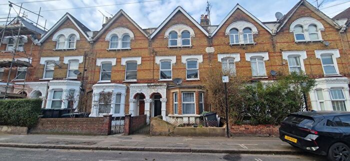 3 Bedroom Flat To Rent In Hermitage Road, London, N4