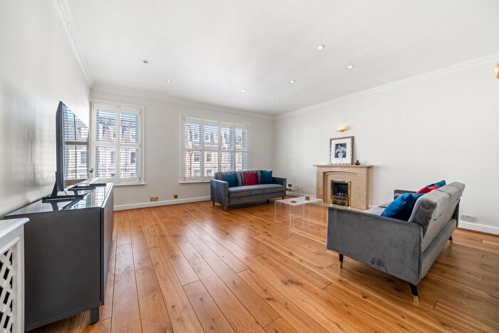 3 Bedroom Flat To Rent In Beaufort Street, Chelsea, SW3