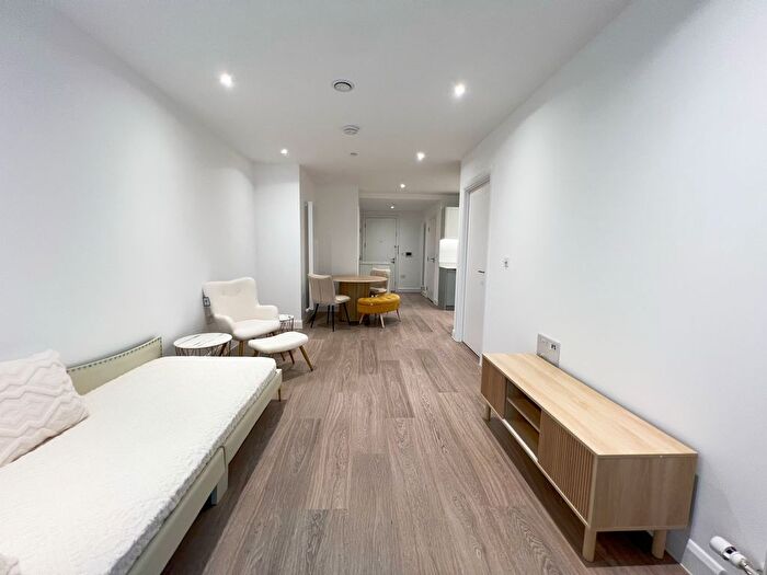 1 Bedroom Flat To Rent In Eden Place, London, E16