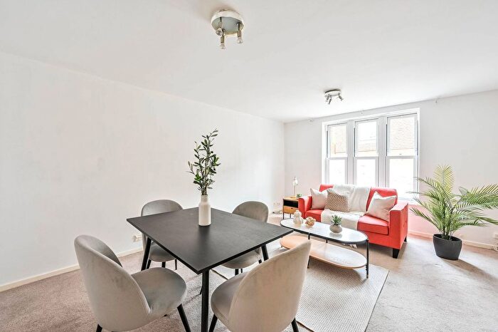 1 Bedroom Flat For Sale In The Mount, Guildford, GU2
