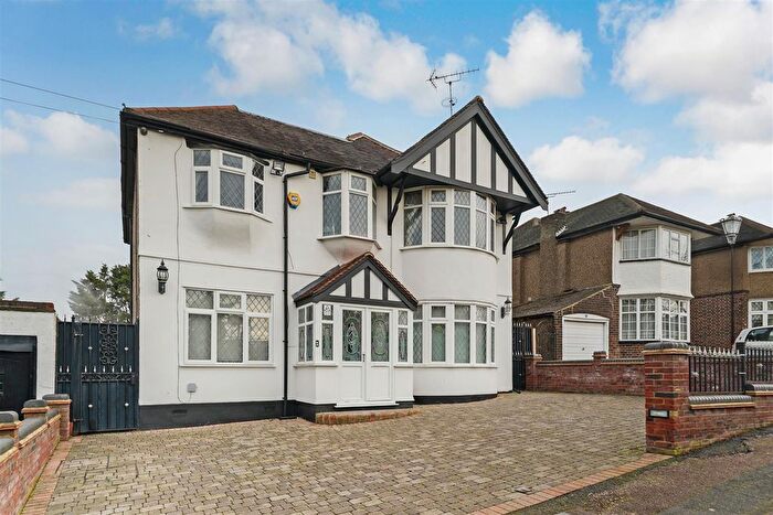 4 Bedroom Detached House To Rent In College Gardens, North Chingford, E4