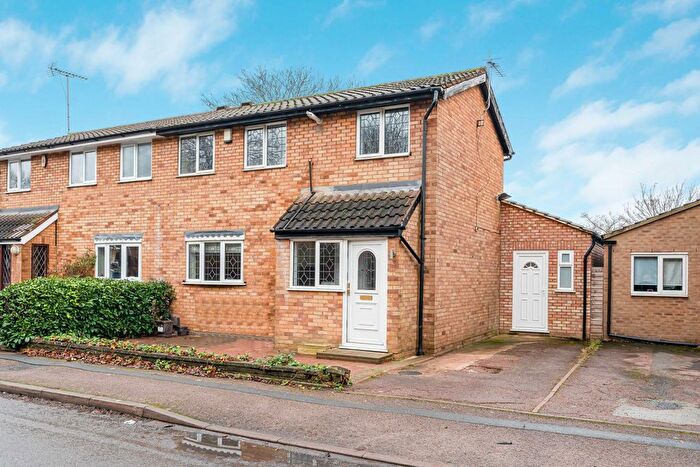 3 Bedroom Semi Detached House To Rent In Marshalls Close, London, N11