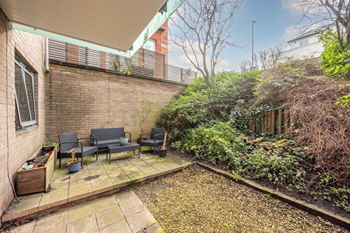 3 Bedroom Flat For Sale In Putney Hill, Putney, London, SW15