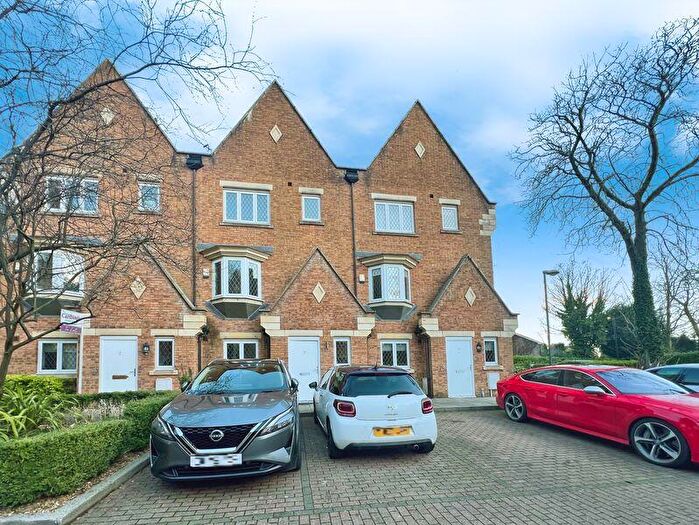 4 Bedroom Property To Rent In Reeceton Gardens, Heaton, Bolton, BL1