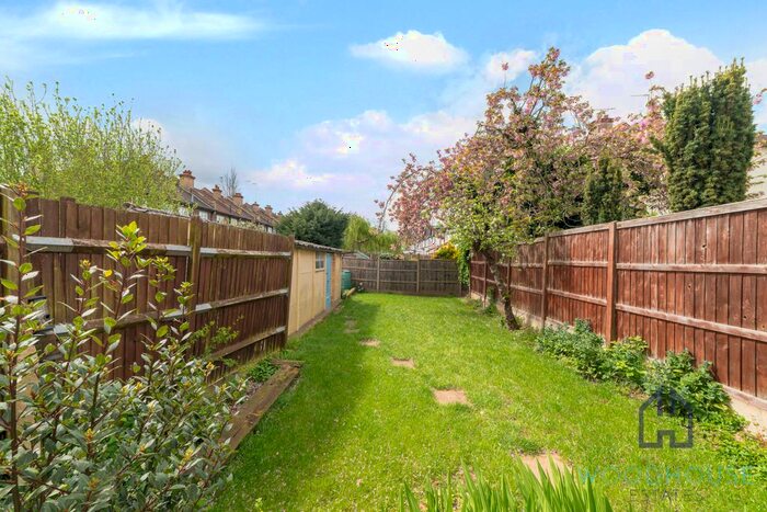 3 Bedroom Semi-Detached House To Rent In Brunswick Park Road, London, N11