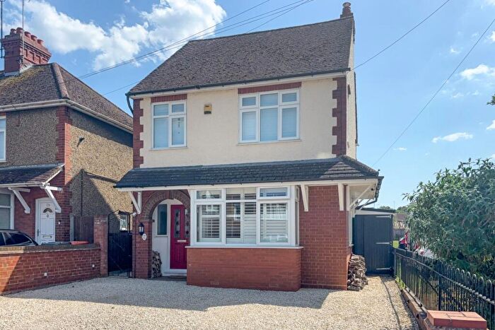 3 Bedroom Detached House For Sale In Stanbridge Road, Leighton Buzzard, LU7
