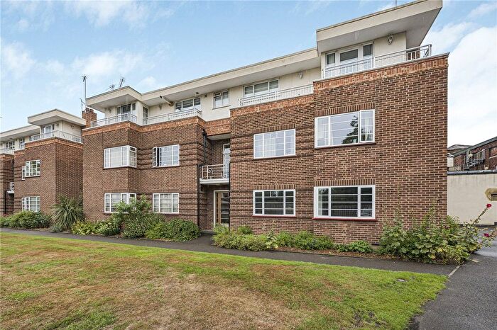 2 Bedroom Flat For Sale In London Road, Twickenham, TW1