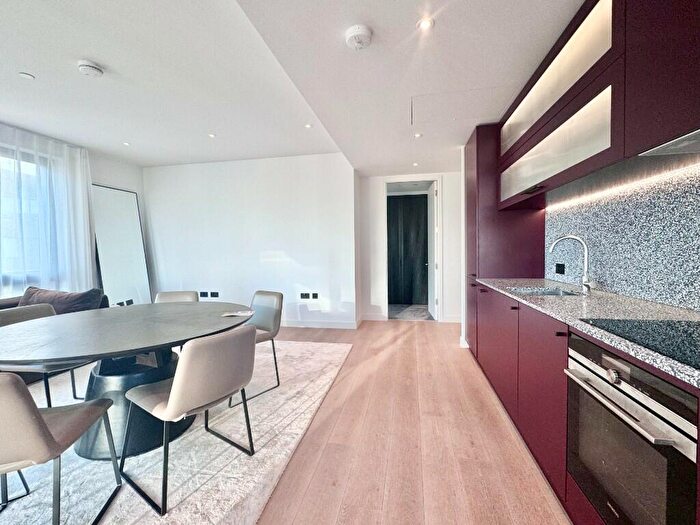2 Bedroom Apartment To Rent In Viaduct Gardens, London, SW11