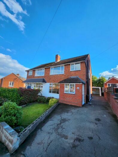 3 Bedroom Semi-Detached House To Rent In Kingsley Road, Kingswinford, DY6