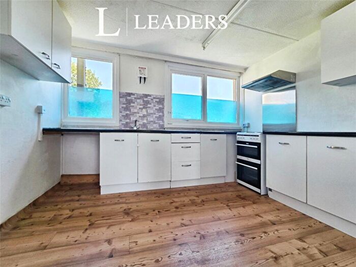 2 Bedroom Apartment For Sale In Cornwell Close, Gosport, Hampshire, PO13