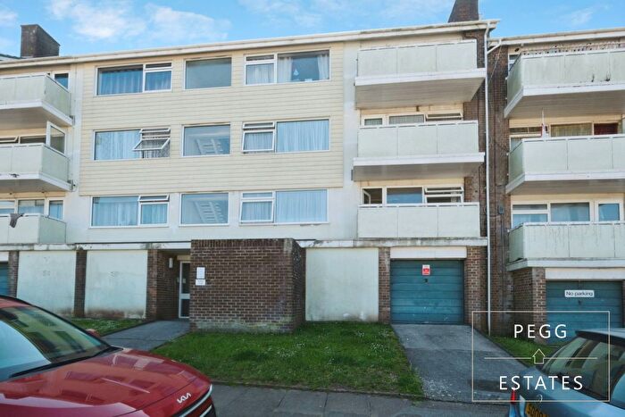 2 Bedroom Flat For Sale In Gloucester Close, Torquay, TQ2