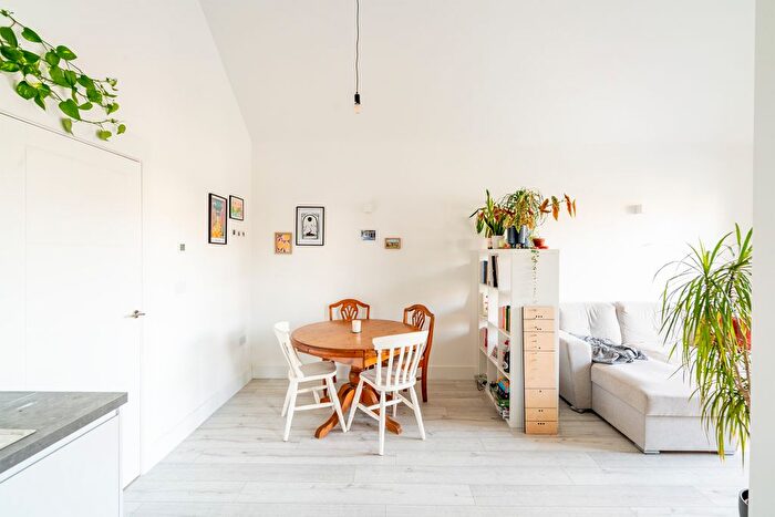 1 Bedroom Flat For Sale In Lombard Place, Brook Hill, Southville, Bristol, BS3