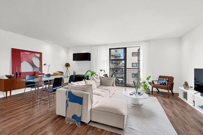 2 Bedroom Apartment To Rent In Copenhagen Place, Limehouse, E14