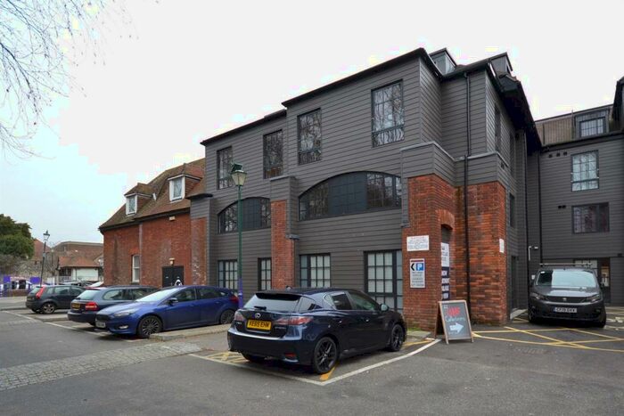 1 Bedroom Flat To Rent In Southgate, Chichester, PO19