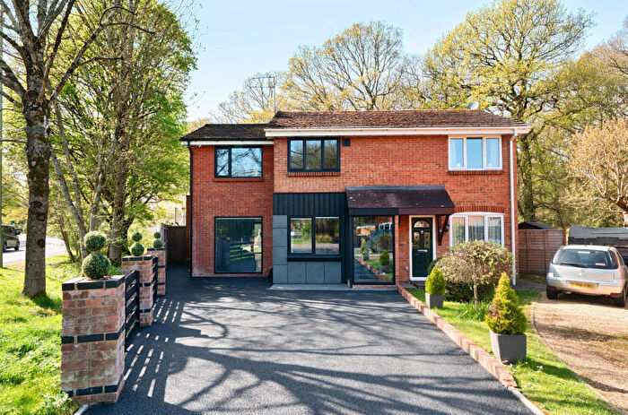 3 Bedroom Semi-Detached House For Sale In Warwick Close, Chandler's Ford, Eastleigh, Hampshire, SO53