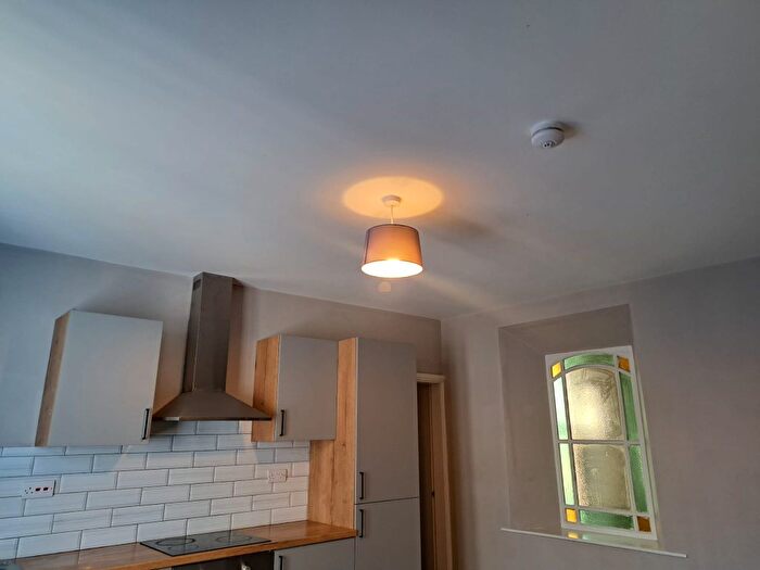 1 Bedroom Flat To Rent In North Park Road, Bradford, BD9