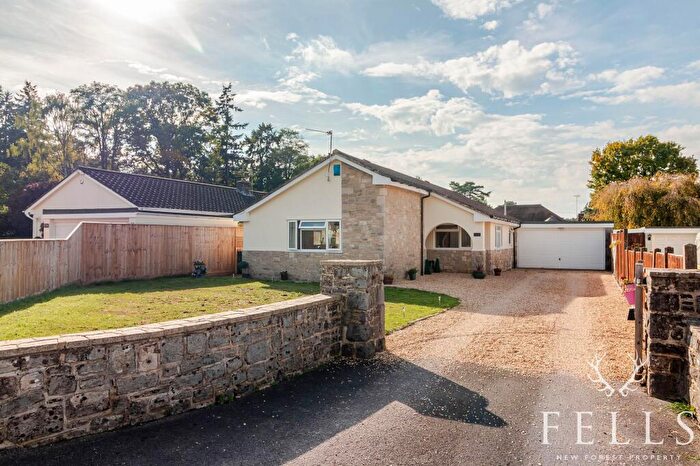 3 Bedroom Detached Bungalow For Sale In Struan Drive, Ashley Heath, BH24