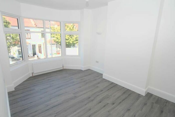 1 Bedroom Flat To Rent In Frognal Avenue, Harrow, HA1