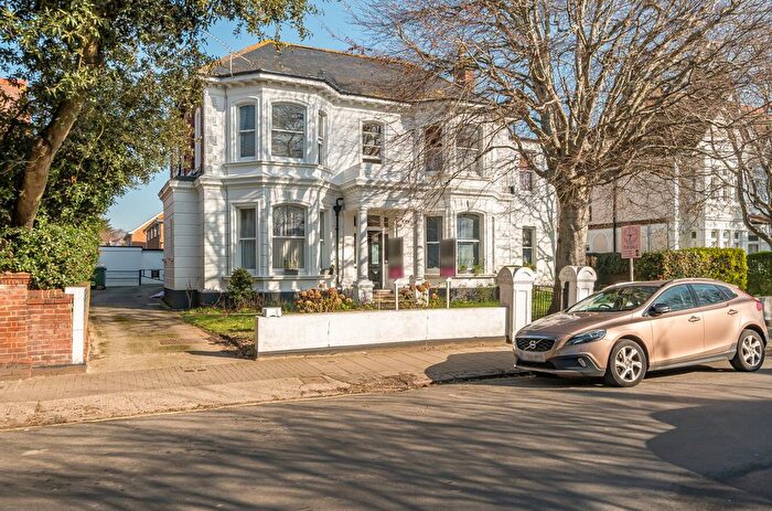 2 Bedroom Flat For Sale In Richmond Road, Worthing, West Sussex, BN11
