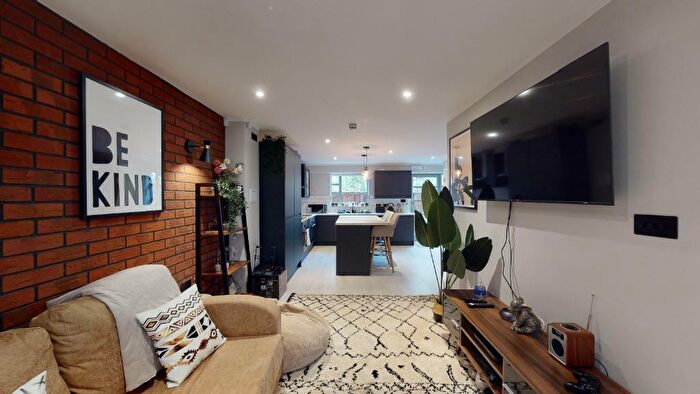 8 Bedroom Flat To Rent In North Sherwood Street, Arboretum, Nottingham, NG1