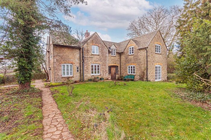 3 Bedroom Detached House For Sale In Shipton Moyne, Tetbury, GL8