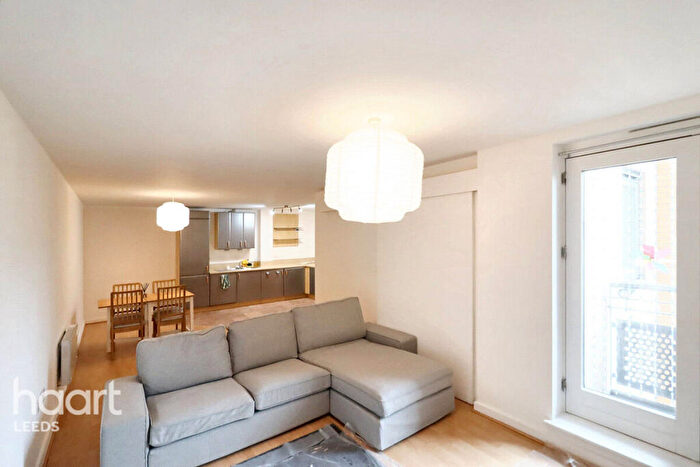 2 Bedroom Apartment For Sale In Aspect, Leeds, LS2