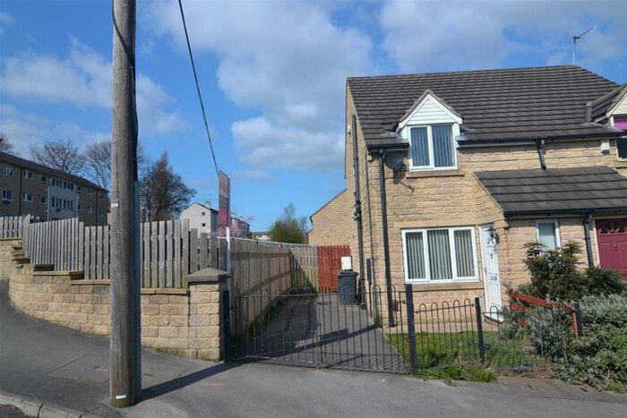 2 Bedroom Semi-Detached House To Rent In Cavendish Road, Idle, Bradford, BD10
