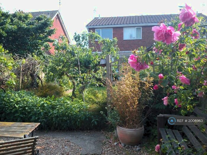 3 Bedroom Semi-Detached House To Rent In Green Lane, Whitstable, CT5