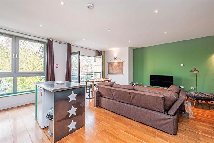 2 Bedroom Apartment To Rent In Hoxton Square, London, N1